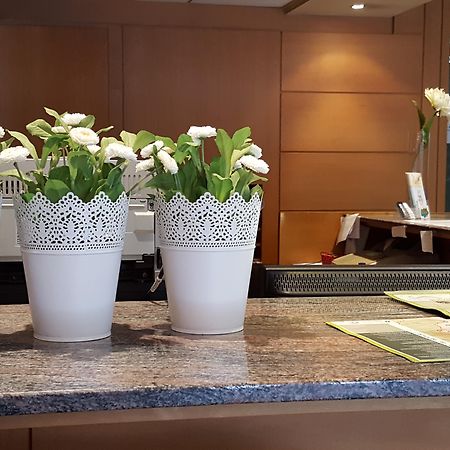 Hotel Segle XX Tremp Bagian luar foto