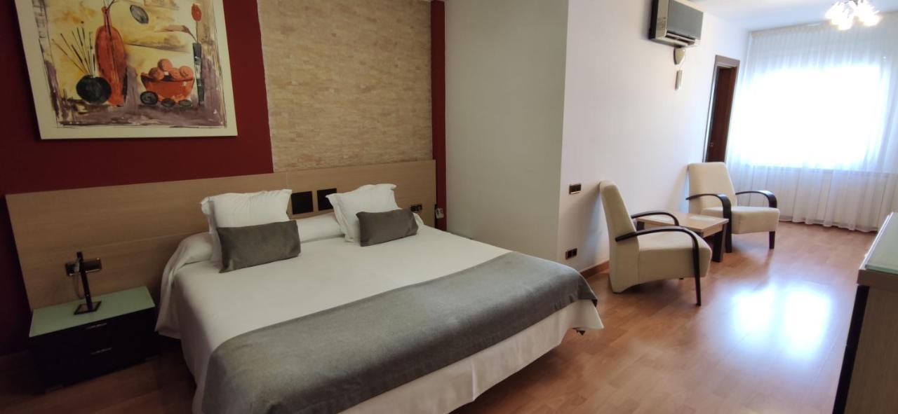 Hotel Segle XX Tremp Bagian luar foto