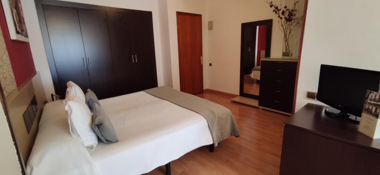 Hotel Segle XX Tremp Bagian luar foto