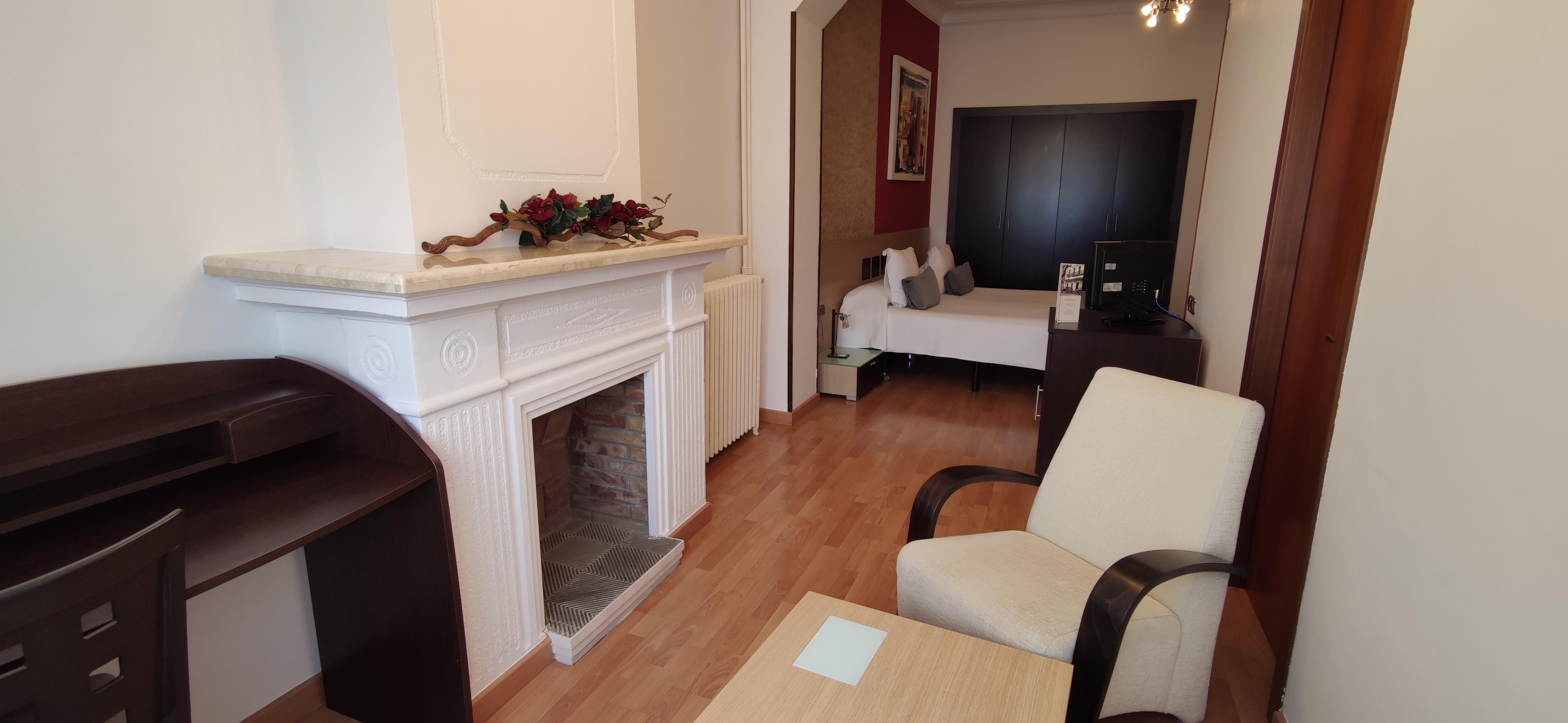 Hotel Segle XX Tremp Bagian luar foto