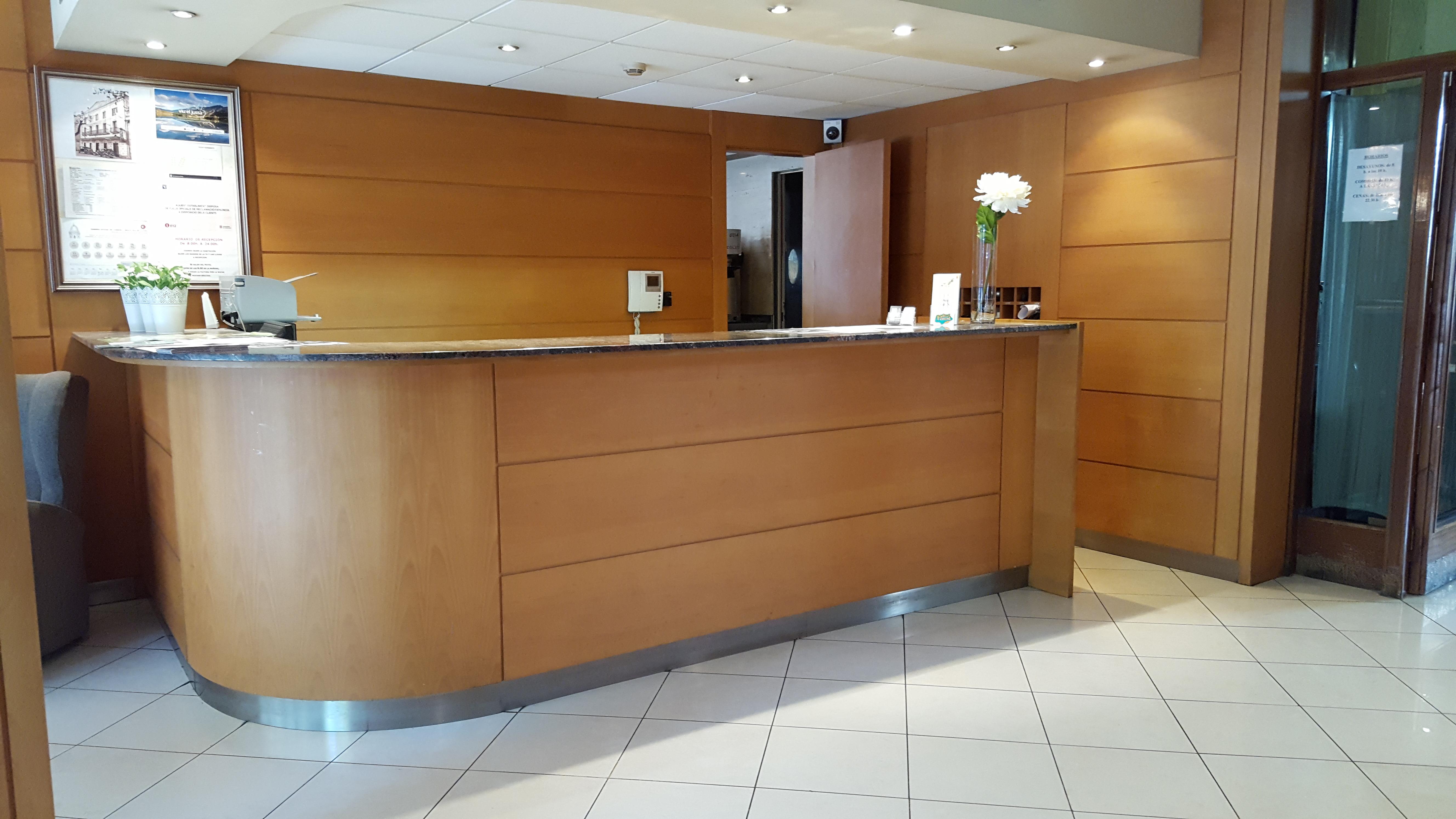 Hotel Segle XX Tremp Bagian luar foto
