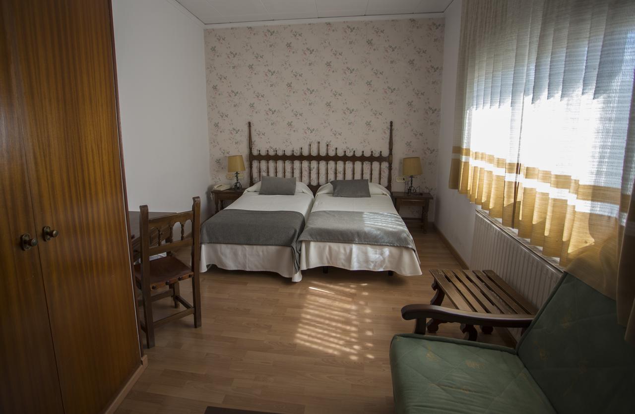 Hotel Segle XX Tremp Bagian luar foto