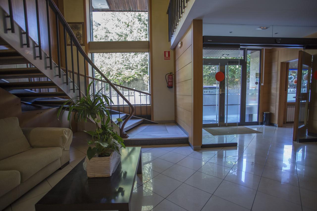 Hotel Segle XX Tremp Bagian luar foto