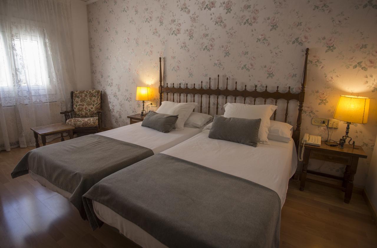 Hotel Segle XX Tremp Bagian luar foto