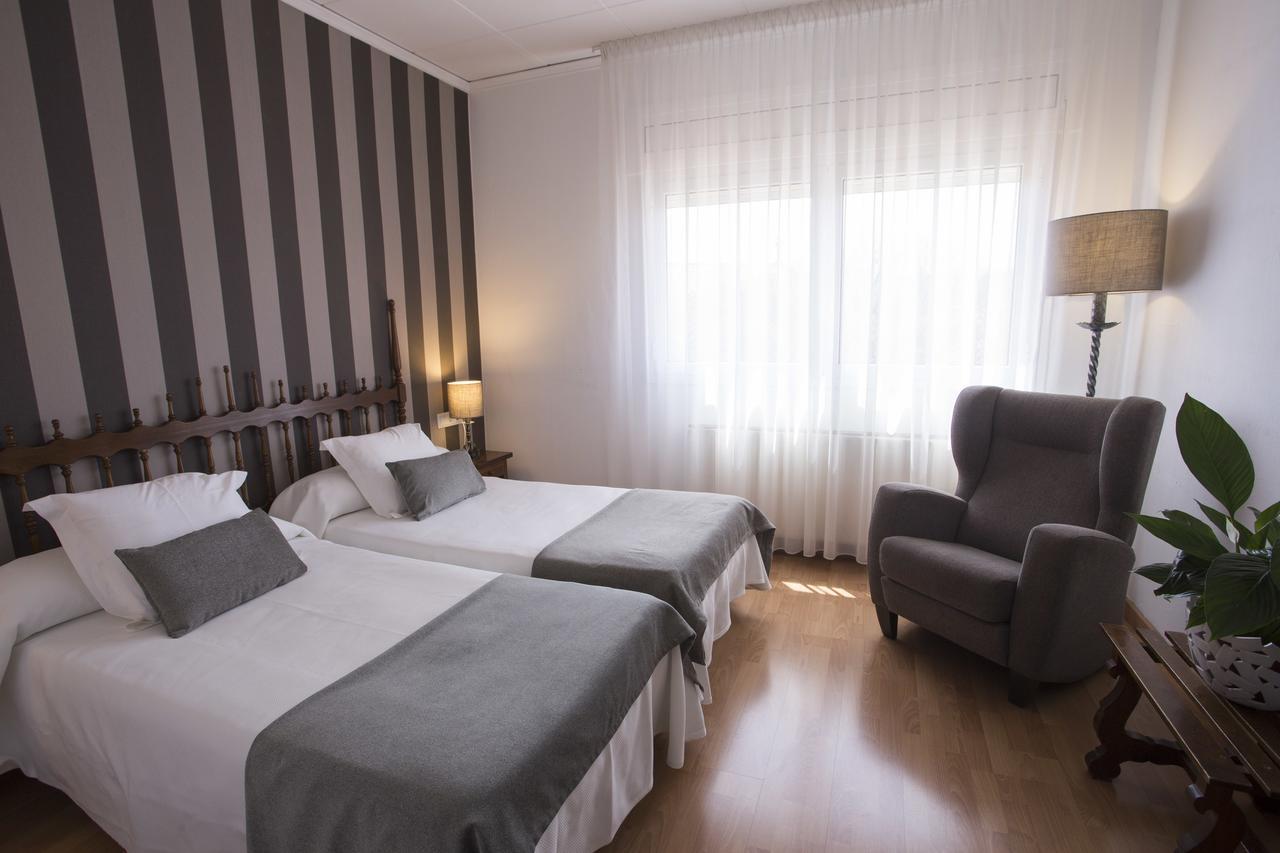 Hotel Segle XX Tremp Bagian luar foto