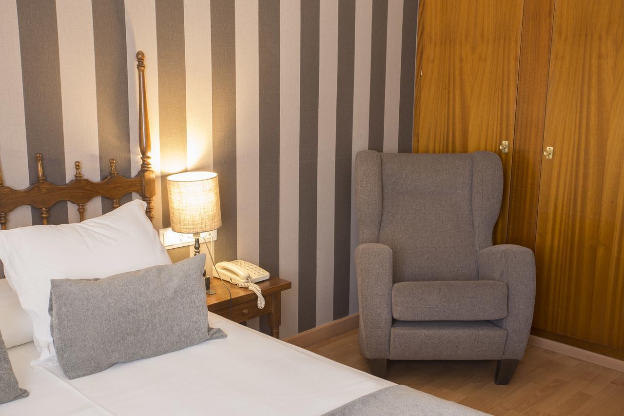 Hotel Segle XX Tremp Bagian luar foto