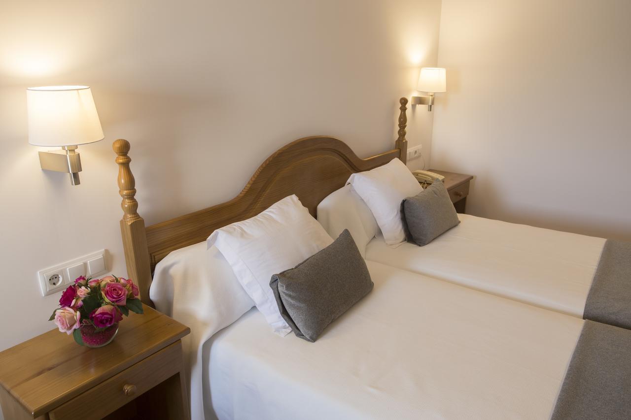 Hotel Segle XX Tremp Bagian luar foto