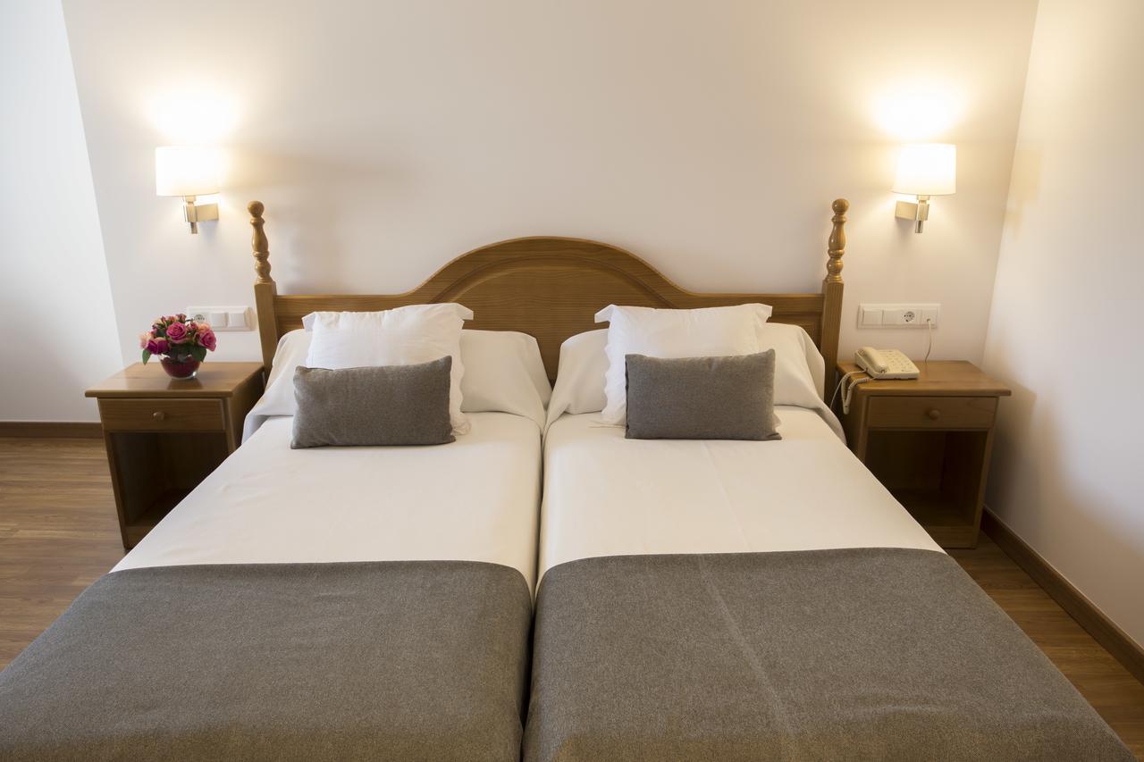 Hotel Segle XX Tremp Bagian luar foto