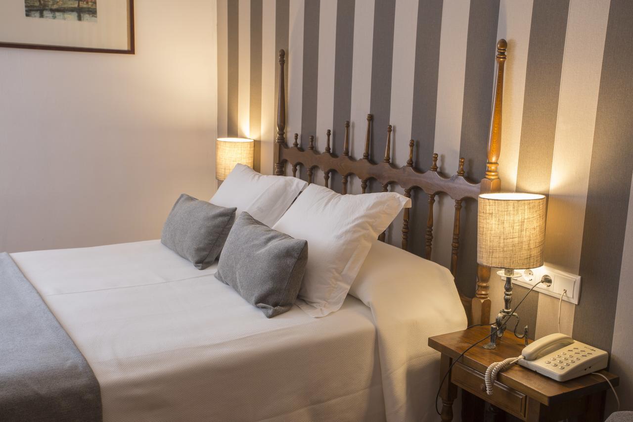 Hotel Segle XX Tremp Bagian luar foto
