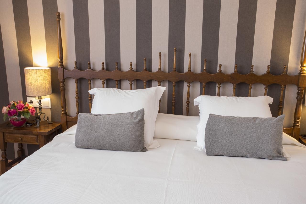 Hotel Segle XX Tremp Bagian luar foto
