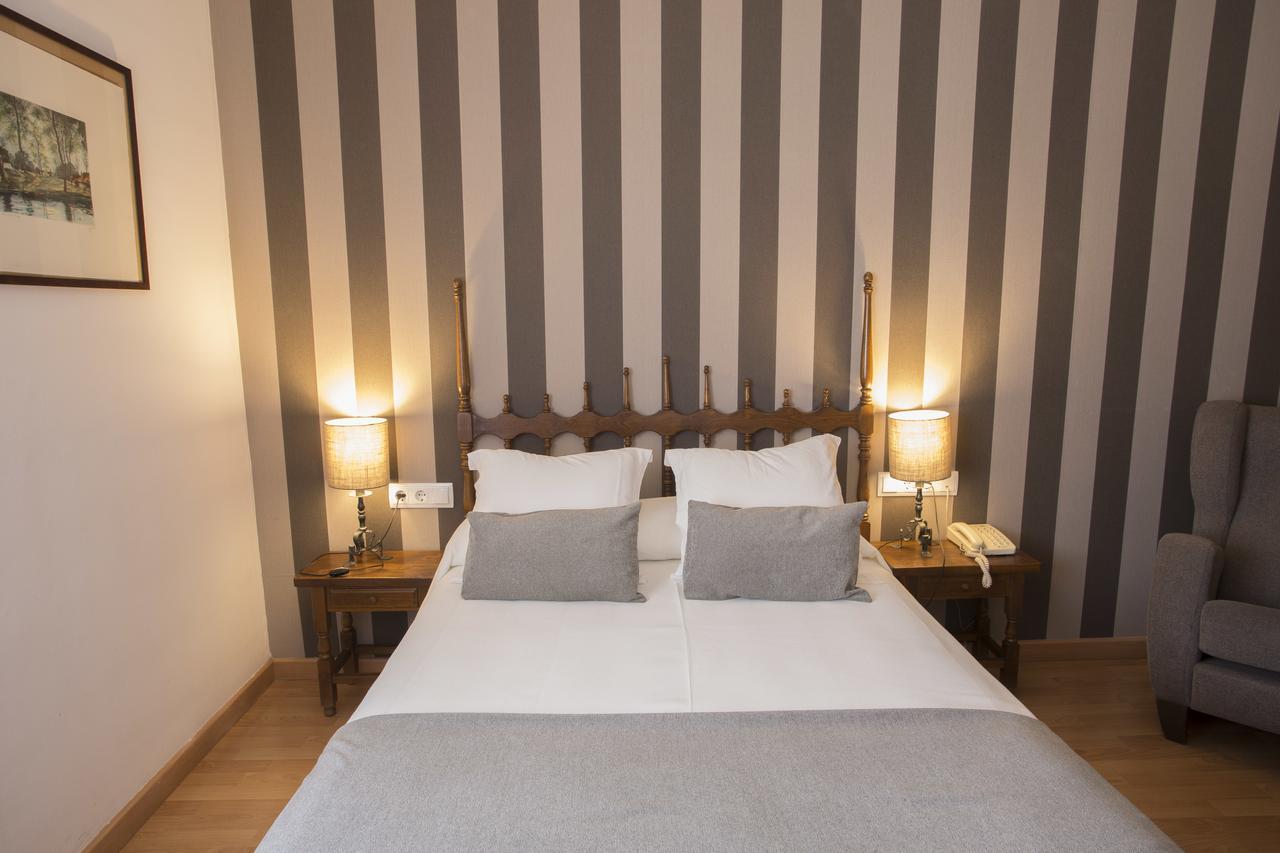 Hotel Segle XX Tremp Bagian luar foto