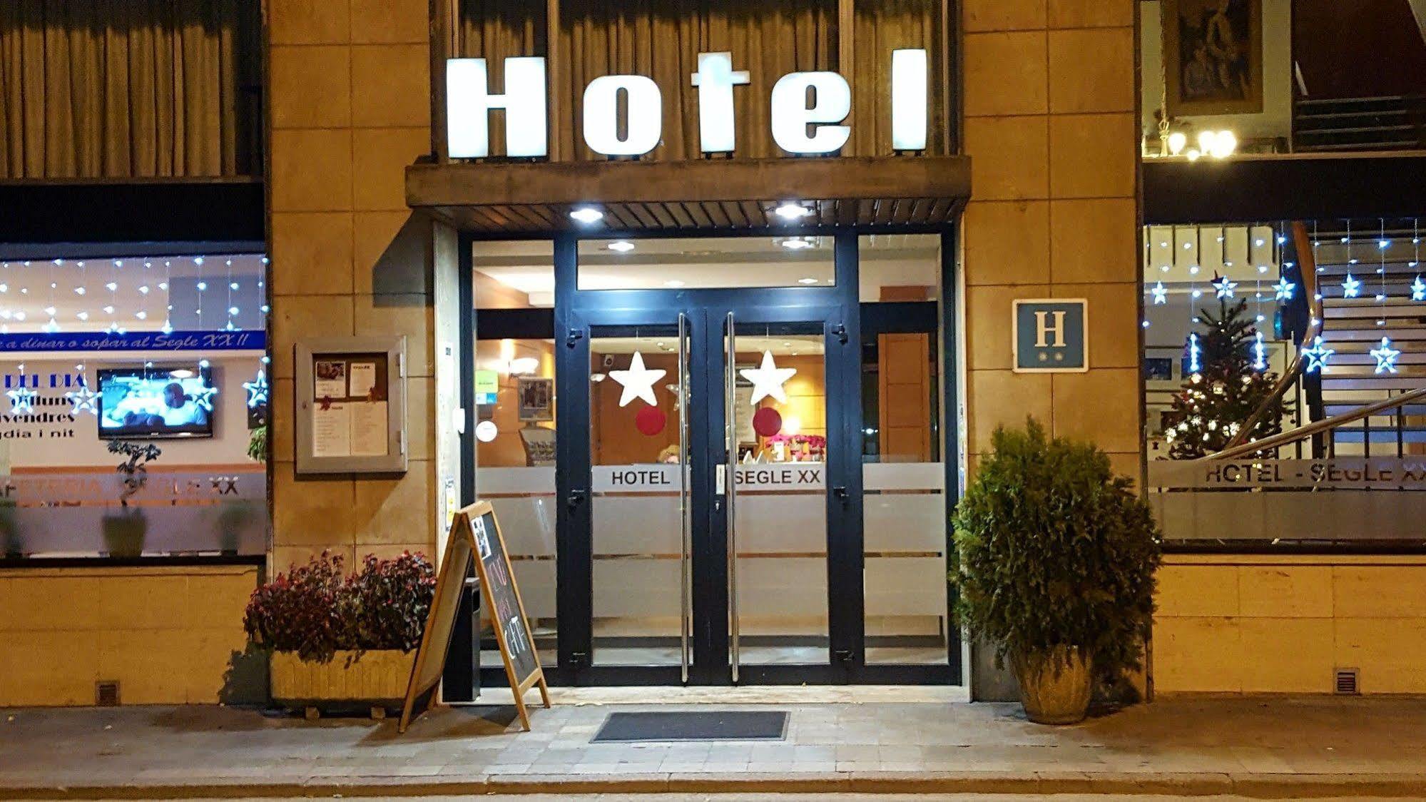 Hotel Segle XX Tremp Bagian luar foto