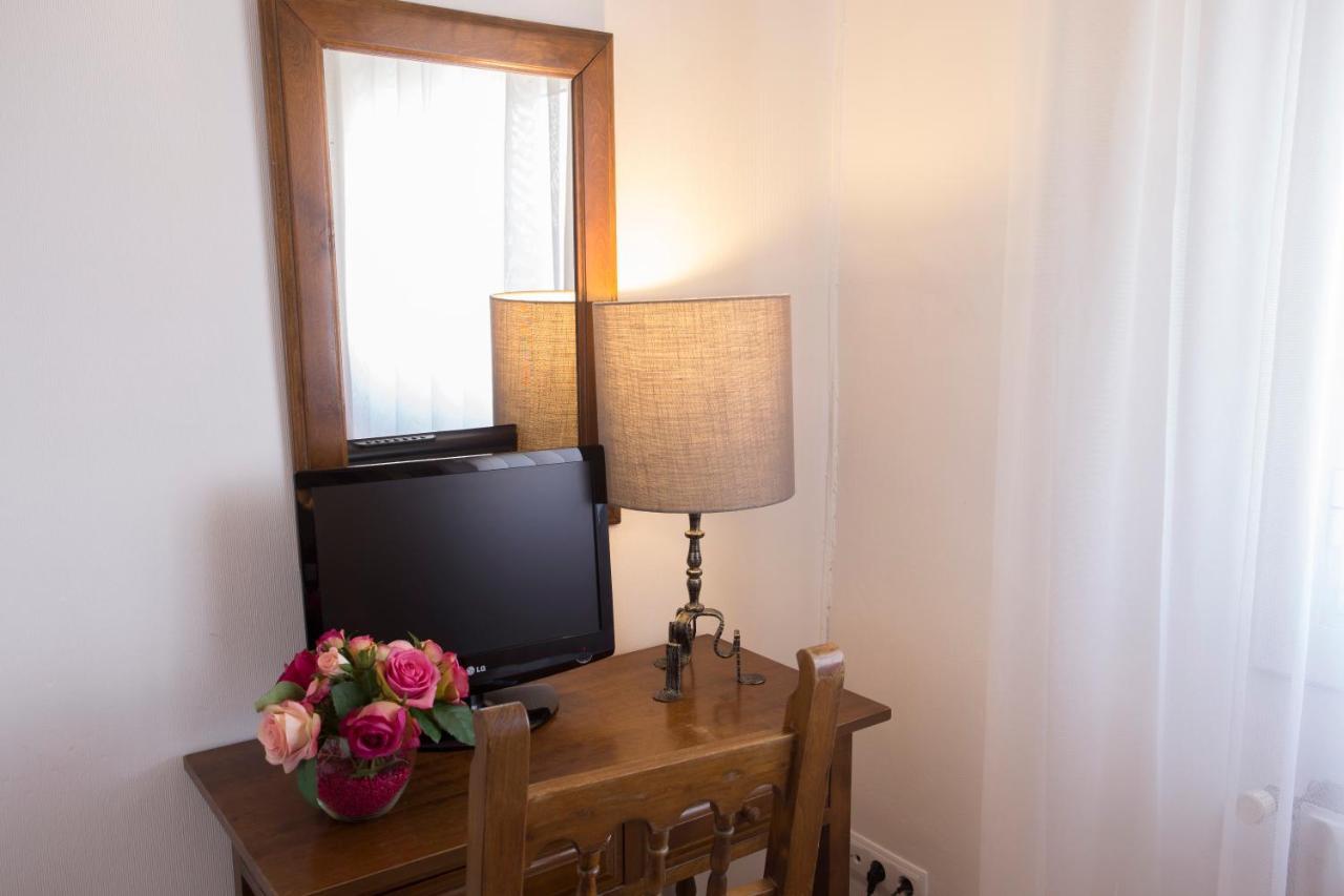 Hotel Segle XX Tremp Bagian luar foto