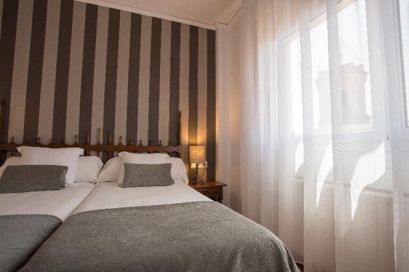 Hotel Segle XX Tremp Bagian luar foto