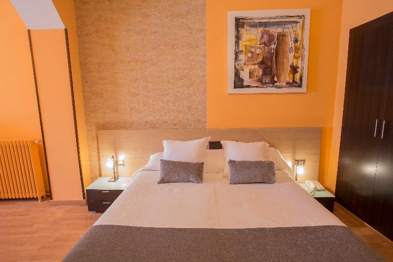 Hotel Segle XX Tremp Bagian luar foto